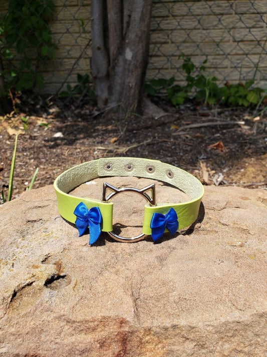 Green Cat Choker with Bows, Adjustable Faux Leather Cat Collar | Vixen's Hidden Desires