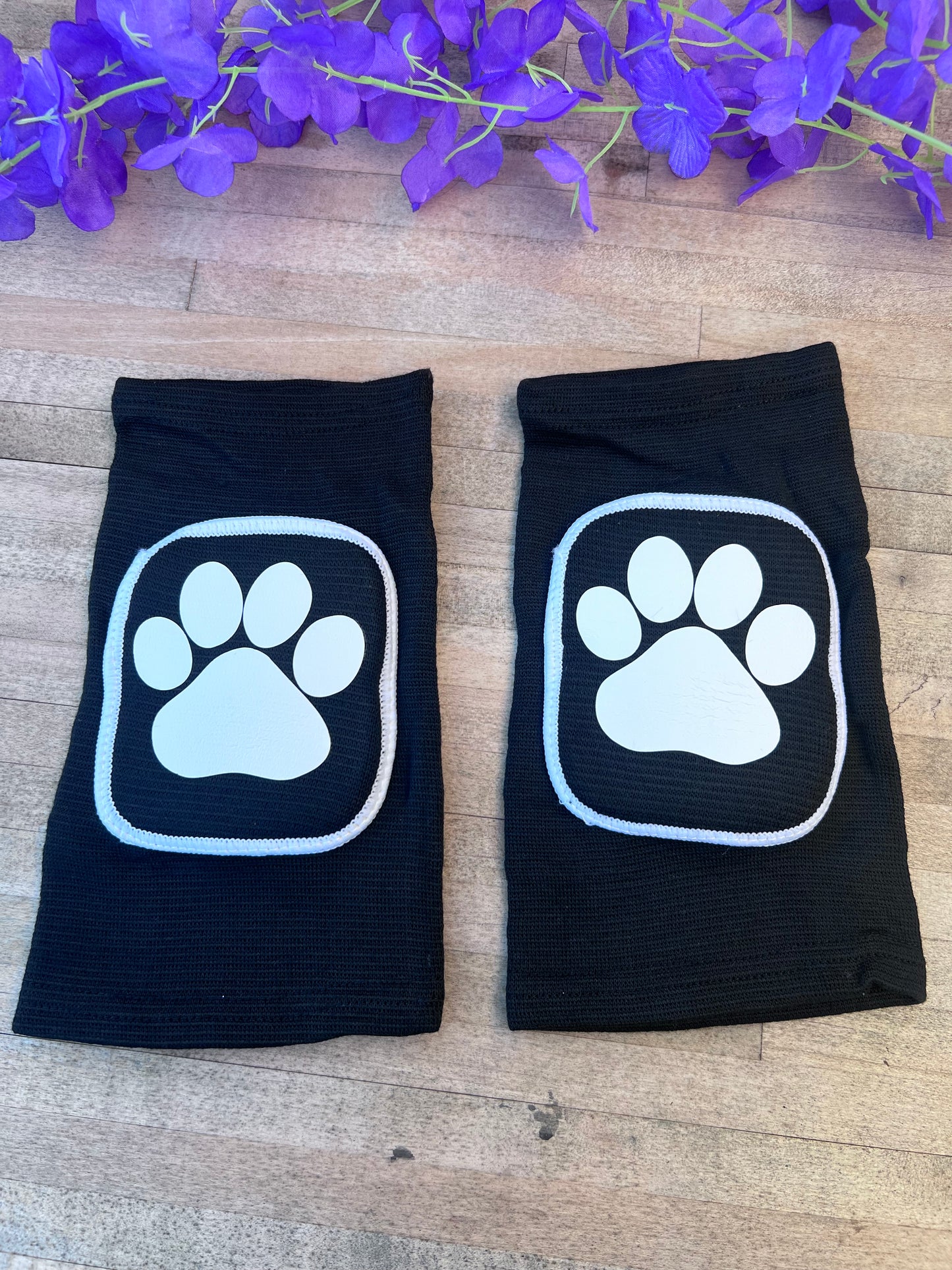 Black And White Paw Knee pads