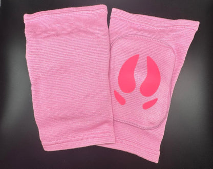 ribbed knit light pink knee pads with pink pig hooves in center