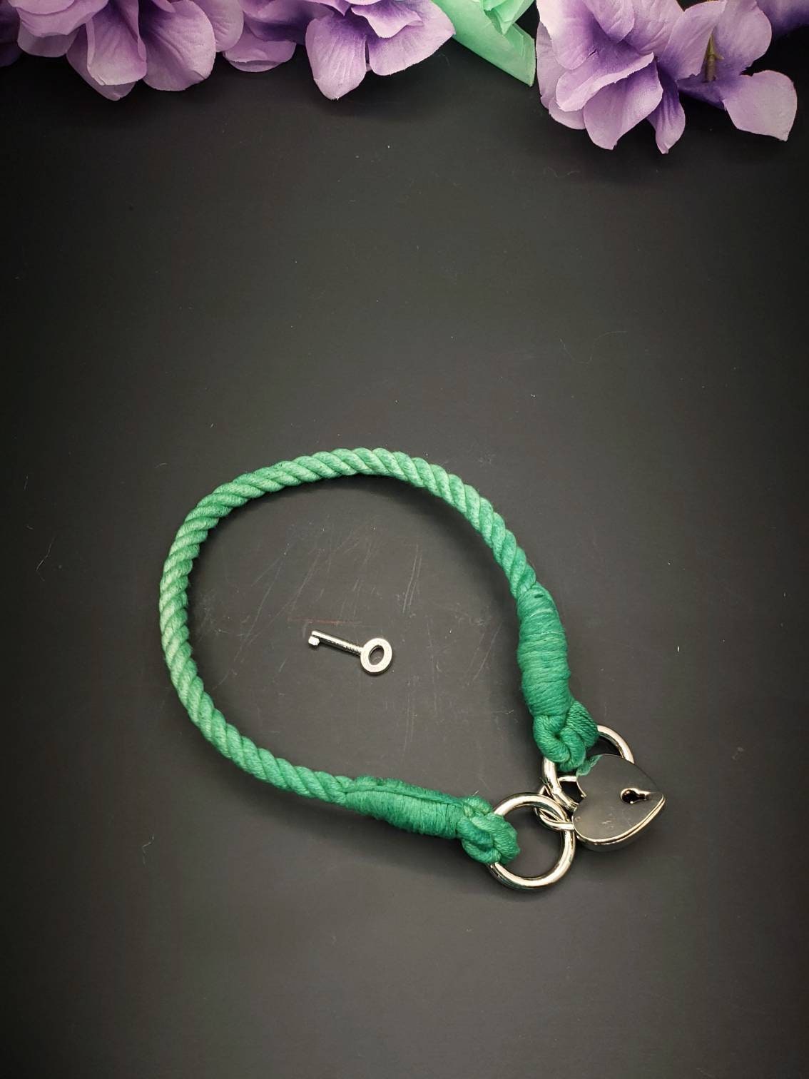 Forest Green Heart Locking Collar - BDSM Rope Choker - Submissive Cotton Collar | Novelty Choker Accessory for Roleplay