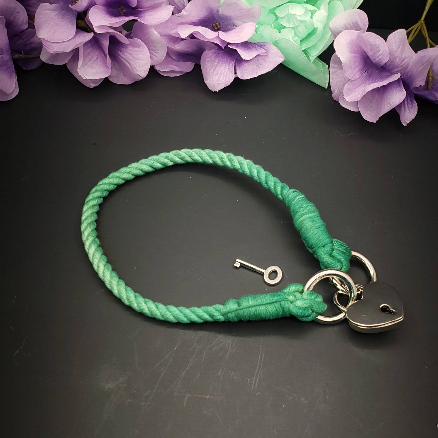 Forest Green Heart Locking Collar - BDSM Rope Choker - Submissive Cotton Collar | Novelty Choker Accessory for Roleplay