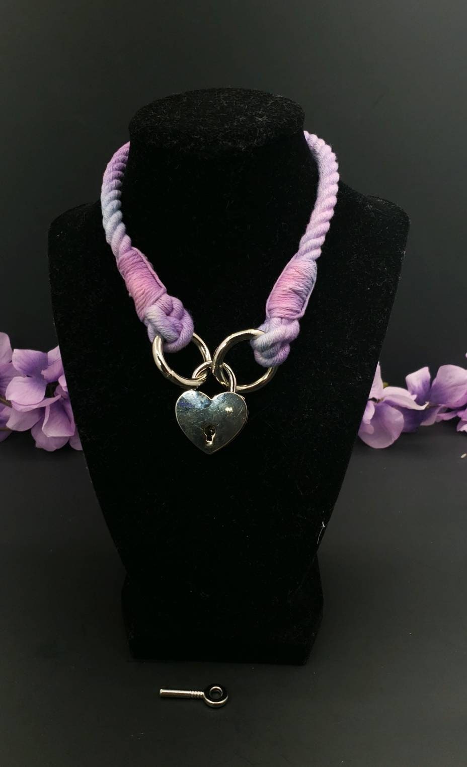 Iridescent Heart Locking Collar - BDSM Rope Choker - Submissive Cotton Collar | Novelty Choker Accessory for Roleplay